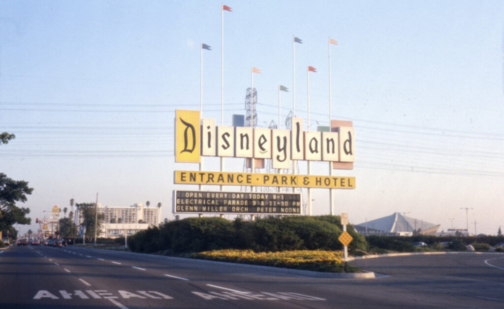 Disneyland Entrance - Disneyland Photos from the 60s